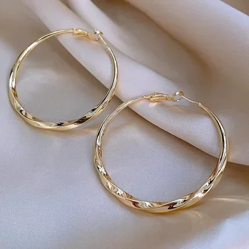 5 cm Twist Metall Creolen für Frauen Geometrische Persönlichkeit Runde Kreis Baumeln Ohrringe Einfache Party