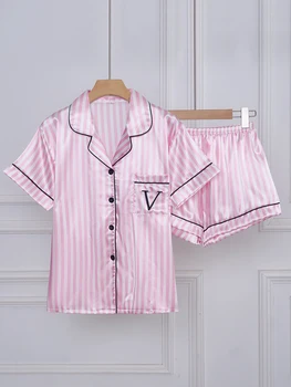 Gestreiftes, besticktes Pyjama-Set mit Buchstabentaschen, kurzen Ärmeln und Shorts, lässige Satin-Nachtwäsche