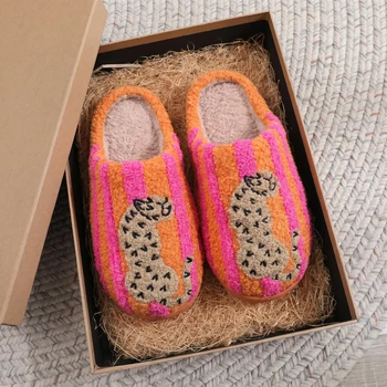 Ins-Style Niedliche, farblich abgesetzte, bestickte Winter-Plüschpantoffeln mit Streifen und Leopardenmuster