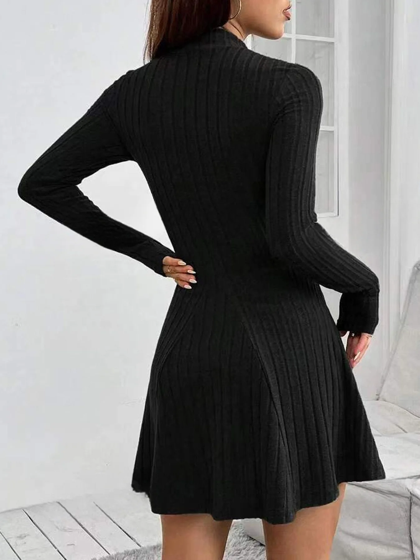 Damen-Kleid mit schmaler Passform, halbhohem Kragen – Bild 2
