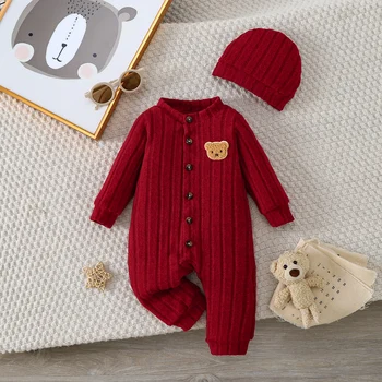 【Baby Junge】Herbst- und Winter-Strampler in Rot mit Knöpfen vorne und niedlichem Bärenabzeichen auf der Brust