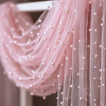 Ein eleganter 6,56 Fuß langer Tischläufer in sechs Perlmuttfarben, perfekt für Hochzeiten und Veranstaltungen