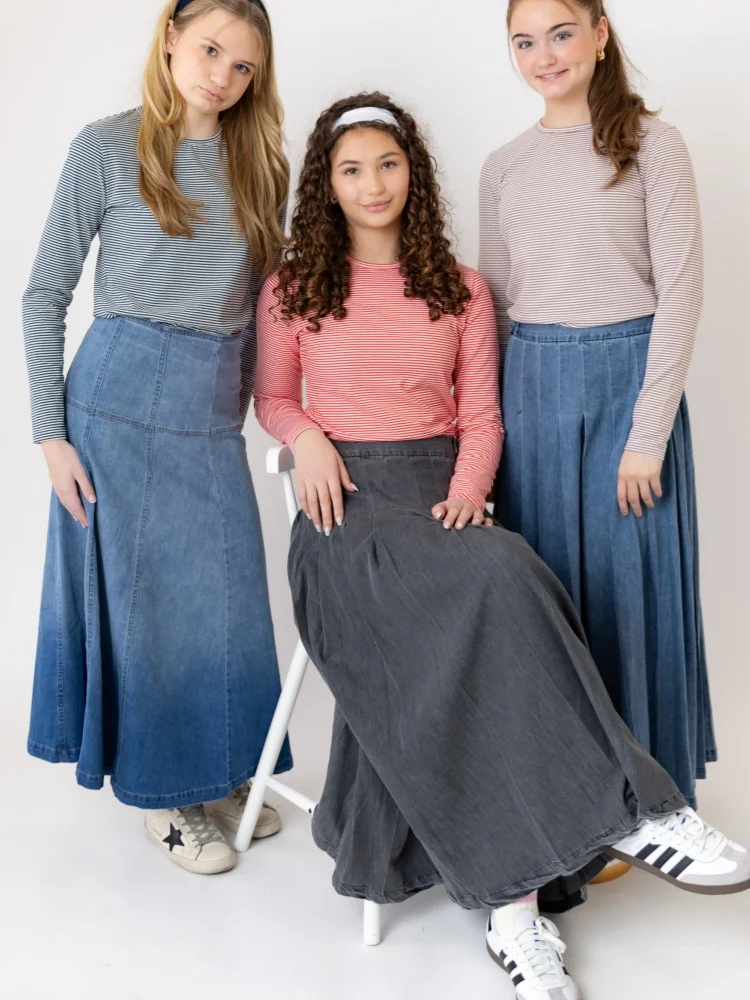 AP SS26 Plissierter Jeansrock aus gewaschenem Denim für – Bild 3