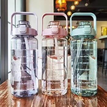2L Wasserflasche, tragbarer Strohhalm-Wasserbecher aus Kunststoff für Outdoor-Sportarten, Fitness, Erwachsene
