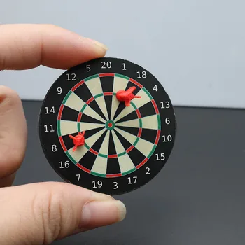 1/6 Mini Dart Spiel Kühlschrank magneten Dartscheibe Anzug Pretend Play Home Decor Zubehör Mit Kleber