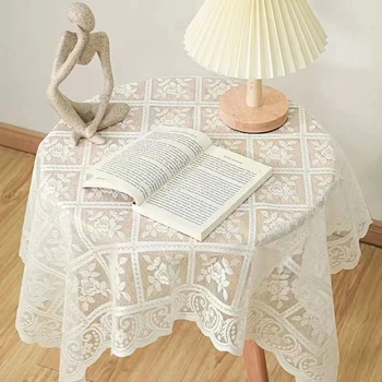 Eine antike bestickte Spitzentischdecke - einfarbige, elegante, quadratische Polyester-Tischdecke
