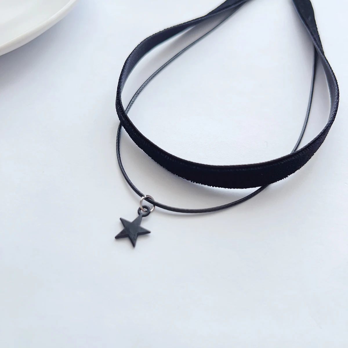Einfacher personalisierter schwarzer Samt-Choker-Halsreif mit – Bild 3