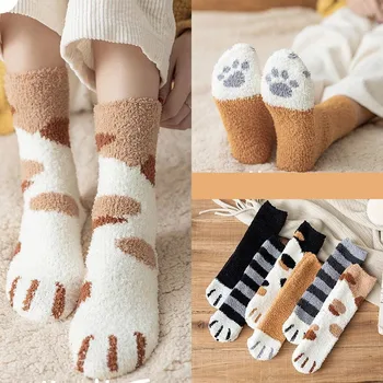 Kawaii Cartoon Weiße Socken für Frauen Nette 3d Hund Katze Pfote Muster Weibliche Fleece Warme Lustige Socken