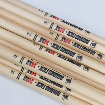XY-A Paar Professionelle 5A7A5B Ahornholz-Drumsticks mit Totenkopf-Gravur-Design - Langlebige Trommelstöcke