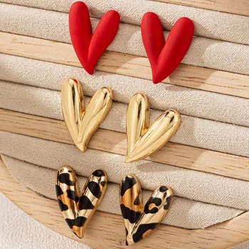 3 Paar elegante Design-Ohrring-Sets mit Leoparden- und Liebesherz-Motiv, geeignet für Party, Valentinstag