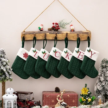 Weihnachtsstrumpf-Festdekorationen, grüner 26-Buchstaben-Weihnachtsbaum-Anhänger, Geschenktüten, Socken