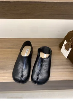 2025, japanischer Stil, Tabi-Ninja-Schuhe für Damen, Retro-Wildleder, flache Schuhe mit geteilter Hufzehe