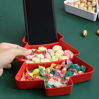 Kreative Weihnachtsbaum Obstteller geteilte Snackschale Süßigkeiten getrocknete Früchte und Melonenkerne