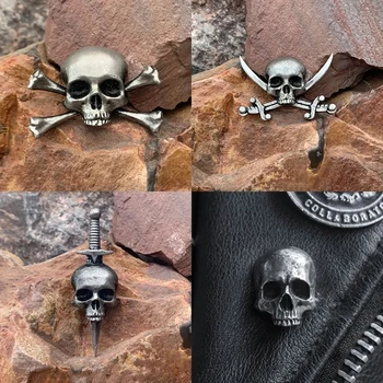 Halloween Schädel Abzeichen Vintage Geister Kopf Broschen Gruseliges Zubehör Pin Mini Modell Schwert Cosplay