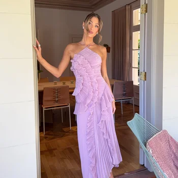 Elegantes lila Neckholder-Abschlussballkleid in A-Linie mit Rüschen, gestuft, rückenfrei, Partykleid
