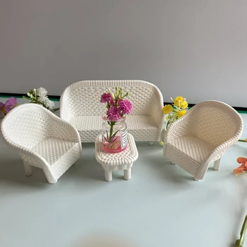 4 Mini-Kaffeetisch- und Stuhl-Dekorationssets, geeignet für Puppenhäuser, Küchen, Schlafzimmer - das perfekte