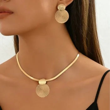Kreative, personalisierte Halskette mit geometrischem Metallanhänger für Damen, übertriebener Anhänger