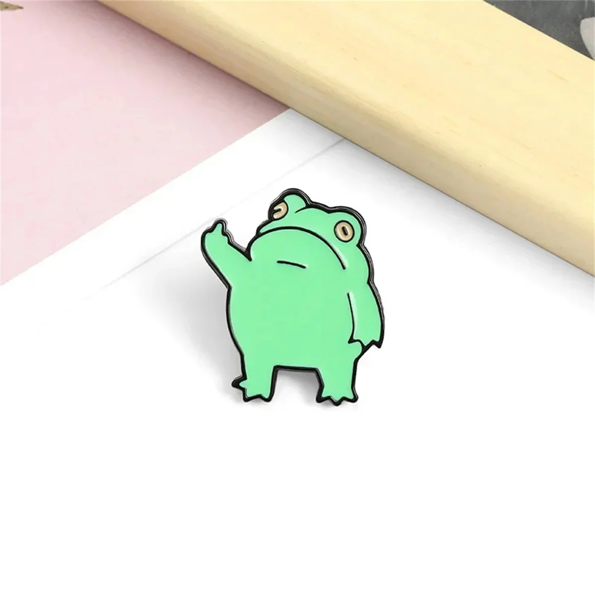 Nette Lustige Vertikale Mittelfinger Frosch Legierung Brosche