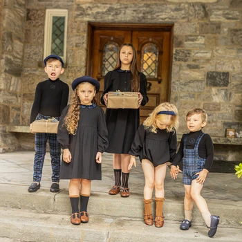 AP Black Collection AW26 Mädchenkleid Kariertes Patchwork-Baby-Strampler Jungen-Latzhose Geschwister
