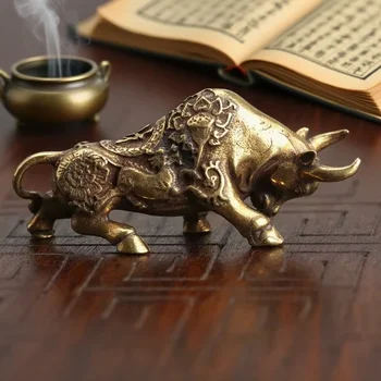 Stierkampfstatue aus Messing, glückliche Kupfertierfigur, Miniaturornament für Zuhause und Büro