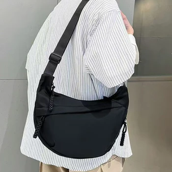 Lässige Damen-Umhängetasche aus Nylon, Große Hobo-Schultertasche mit Verstellbarem Riemen, Schwarz/Weiß/Khaki