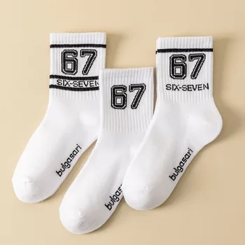 Modische Teenager-Socken mit „67“-Aufdruck - mittelhohe Sportsocken für trendige Kinder in der ganze Saison