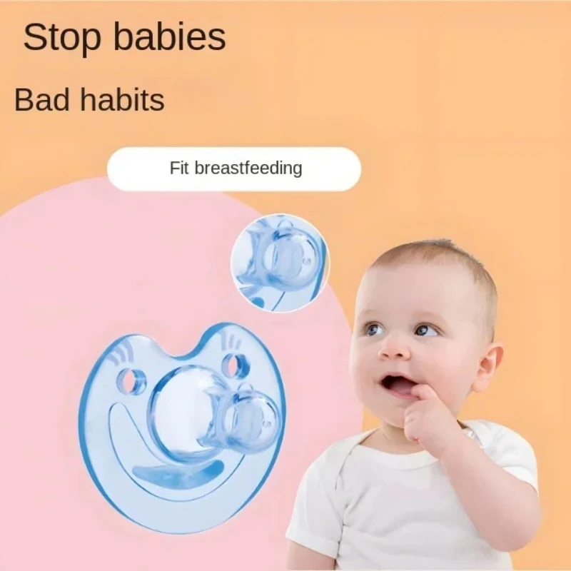 Neugeborenes Baby wird mit einem Schnuller, der der – Bild 3