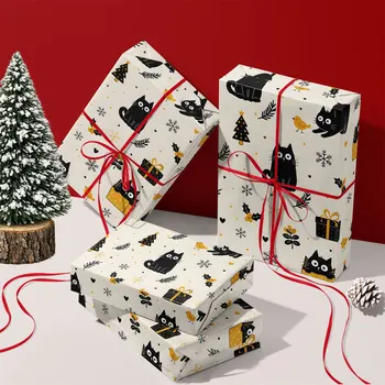 Weihnachtsgeschenkpapier, Geschenkpapierbögen mit Motiven von schwarzen Katzen, Weihnachtsbäumen