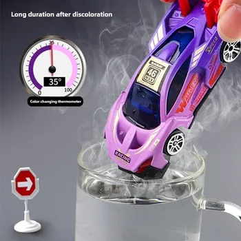 1:64 Magisches, farbwechselndes Rennwagenmodell, temperaturempfindliche Trägheit, zurückziehbare Autos