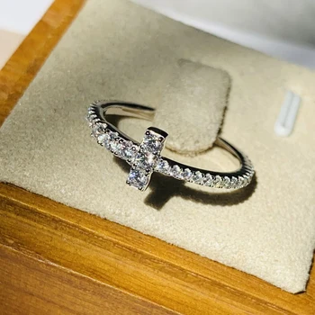Huitan einfache stilvolle Kreuz Design Frauen Ringe voll gepflasterten Kristall Zirkonia zarten Braut ring