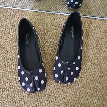 2025, gepunktete Damen-Retro-Flats, Mokassins, Ballerina-Schuh, japanischer Stil, Tabi-Ninja-Schuhe, geteilte