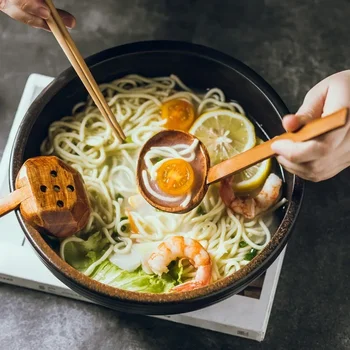 Ramen Suppe Holzlöffel Japanischer Stil Ajiyaki mit Löchern Restaurant Nanmu Kamehameha Löffel Eintopf Leck