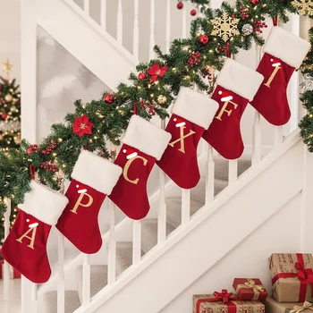 Weihnachtsstrumpf mit Buchstaben, roter passender Familienstrumpf, Weihnachtsandenken, Feiertagsdekoration
