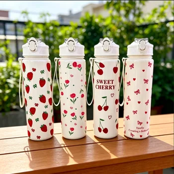 750ML Niedlicher Erdbeer-Kirsch-Blumen-Schleifenknoten-bedruckter Becher mit reinweißem Boden, Strohhalmbecher