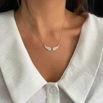 Exquisite Luxuriöse Glänzende Zirkonbesetzte Goldfarbene Engelsflügel-Anhänger-Halskette für Damen