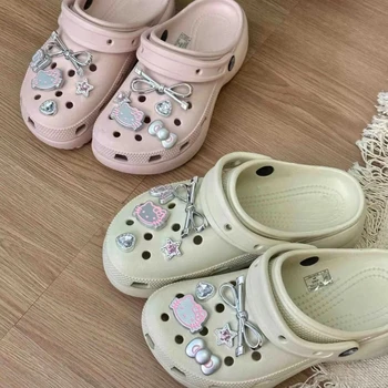 Hello Kitty silbriges Schuh-Charm-Set, niedliche Cartoon-Kunststoff-Dekorationen für Clogs und Sandalen