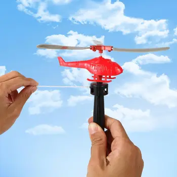Outdoor-Sportspielzeug Fliegende Spielzeuge mit Zugseil-Steuerung Flugzeuge Helikopter, 360° ° Rotierender