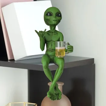 Alien-Statue, die Bier trinken, Alien-Skulptur, Kunstharz, Handwerk, Neuheit, lustige Desktop-Dekoration