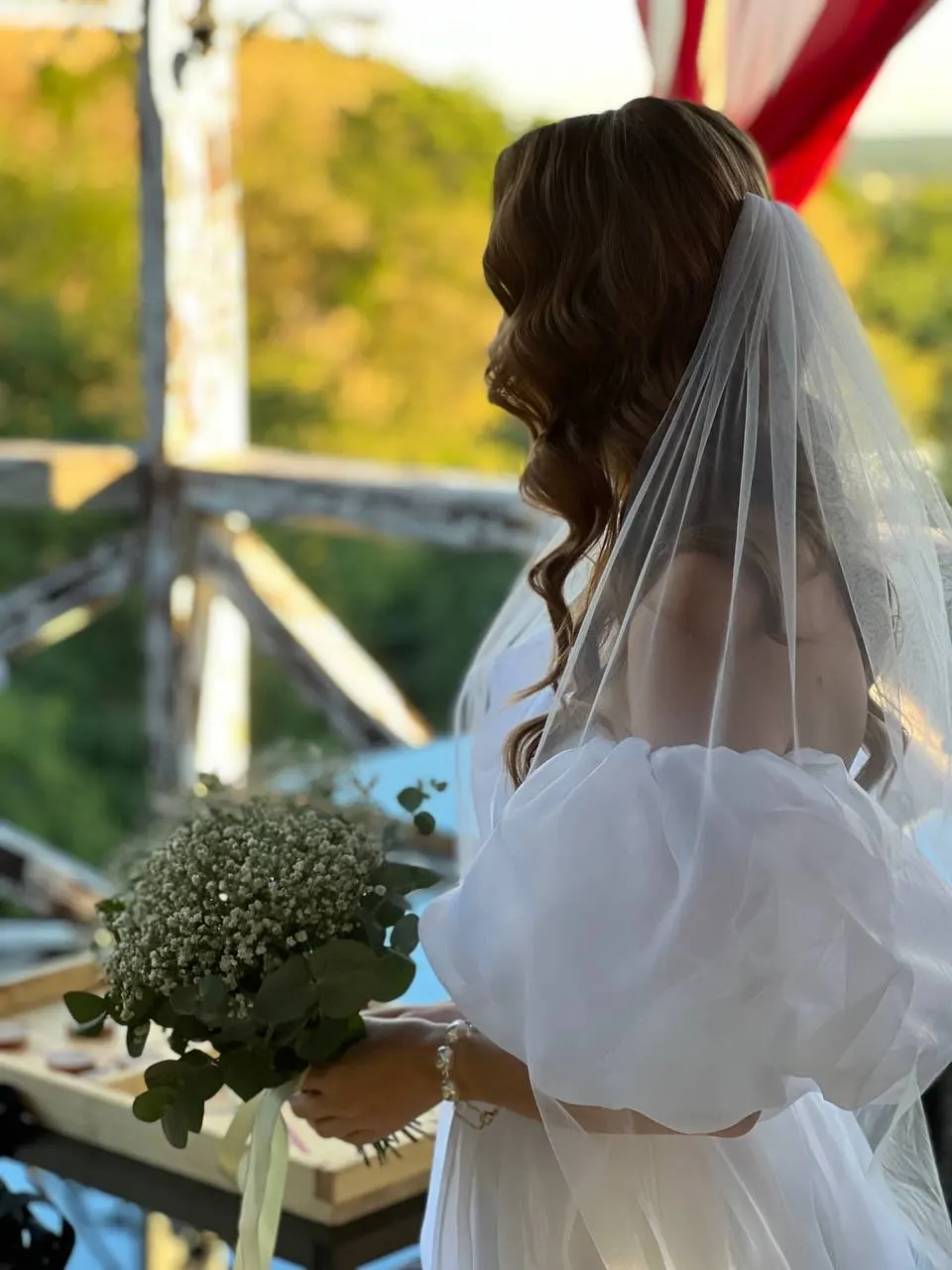 Heiße lange Tüll-Hochzeitsschleier, eine Schicht mit Kamm – Bild 3
