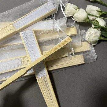 20/50/80 personalisierter, gravierter, weißer, faltbarer, eleganter Papierfächer mit Geschenktüte mit Organza