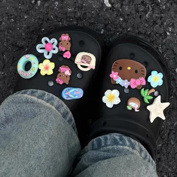 Sommerliche braune Hello Kitty Hawaii-Motiv Seestern-Schuh-Charms Strand-Clog-Accessoires Sandalen-Clips