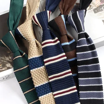 Gestreifte gestrickte Krawatten für Herren, schmale Retro-Strickkrawatte im koreanischen Stil, lässige
