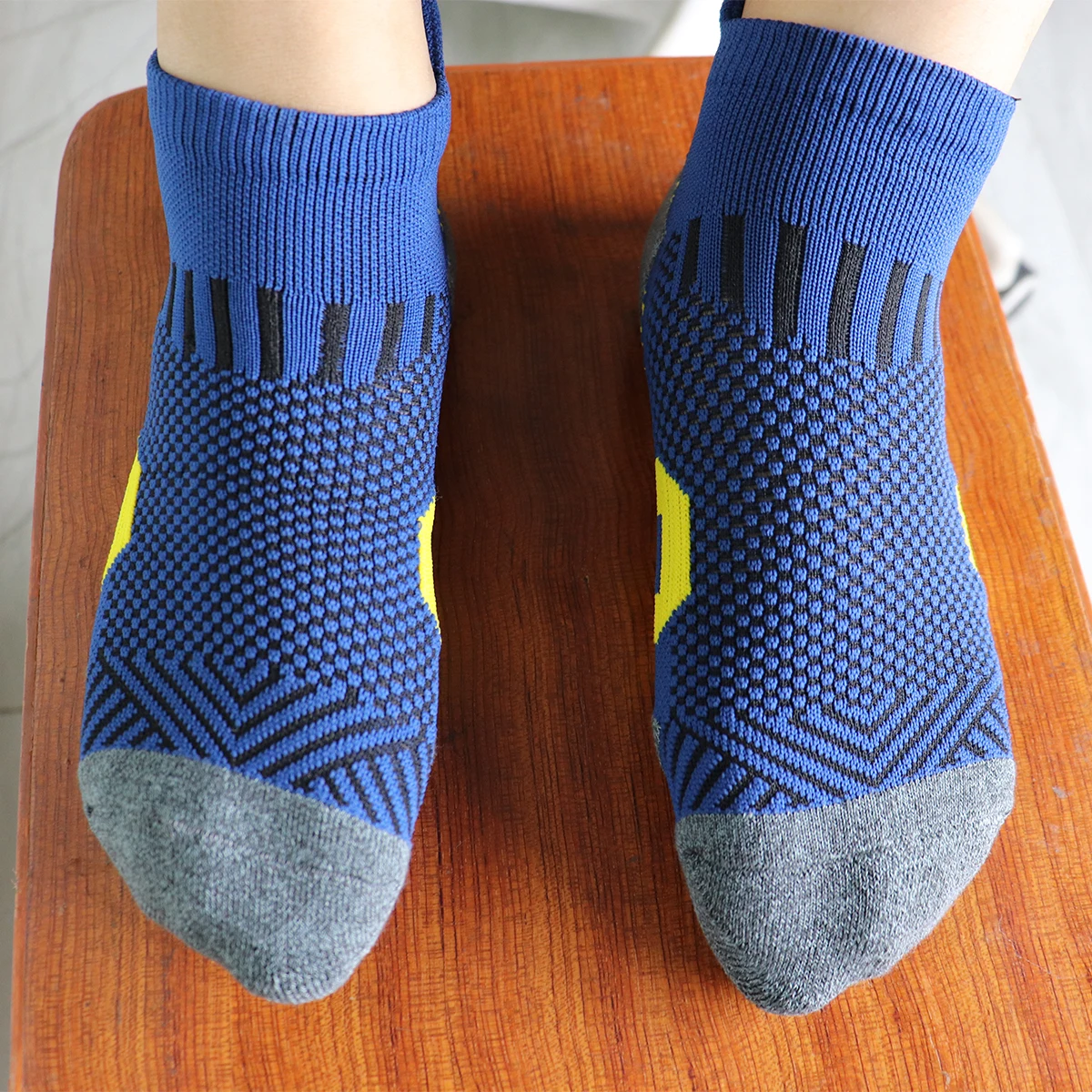 3/9 Paar rutschfeste Sportsocken für Damen und Herren – Bild 4
