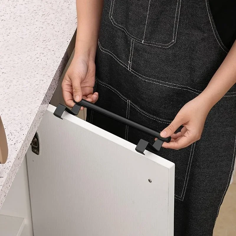 Handtuchstange aus Stahl und Metalldraht über dem Schrank – Bild 3