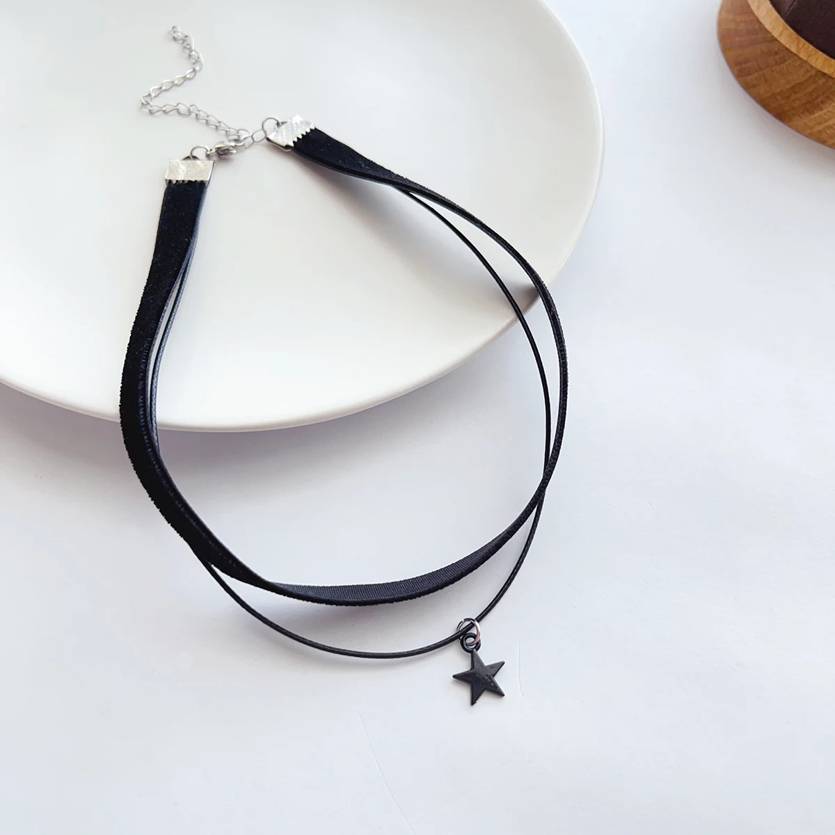 Einfacher personalisierter schwarzer Samt-Choker-Halsreif mit – Bild 4