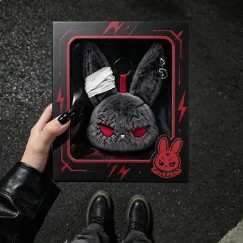 Heißer Gothic-Hasen-Plüsch-Schlüsselanhänger, Kaninchen-Taschenanhänger mit Bandage-Design