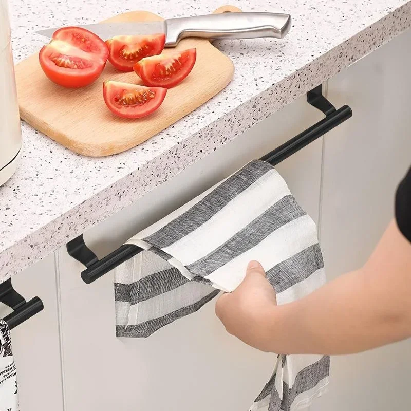 Handtuchstange aus Stahl und Metalldraht über dem Schrank – Bild 4