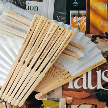 Personalisierte weiße Papierfächerfächer mit Organzabeutel, individuell gravierte Hochzeitsfächer
