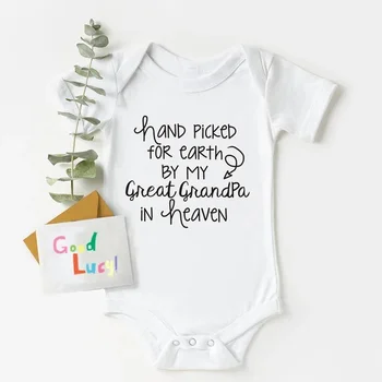 Baby-Body mit der Hand ausgewählt für die Erde von meinem Großvater im Himmel. Bedruckter Strampler