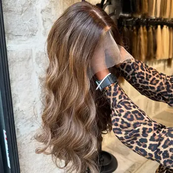 Leimlose Spitzenperücke Wear and Go, synthetische Lace-Front-Perücken für Frauen, braune Highlights, gewellte